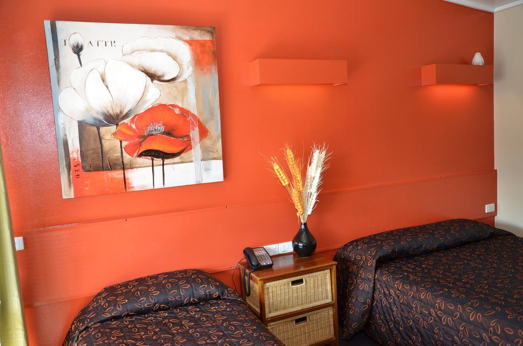Warwick Motor Inn الغرفة الصورة